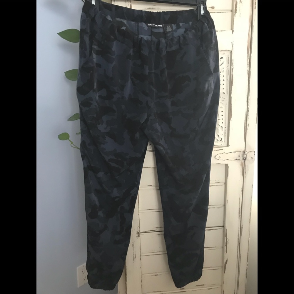 DKNY JEANS CAMO JOGGER